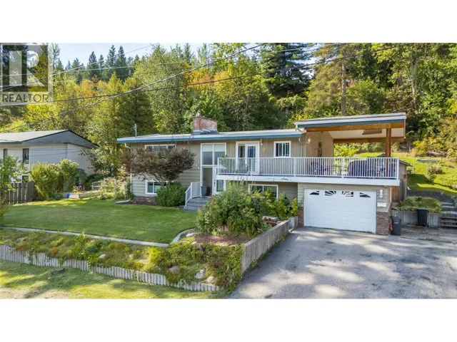2404 11th Avenue, Castlegar, British Columbia V1N3A9