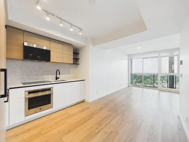 3111 10448 UNIVERSITY DRIVE, Surrey, British Columbia V3T0S7
