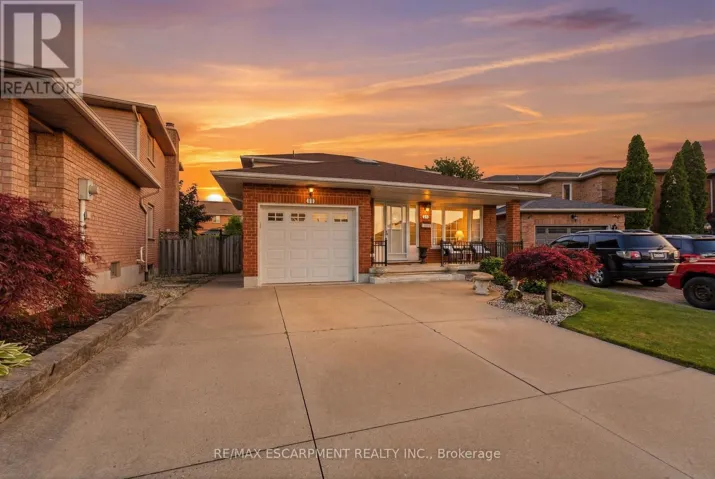 11 GABRIELE COURT, Hamilton (Gershome), Ontario L8G5C4