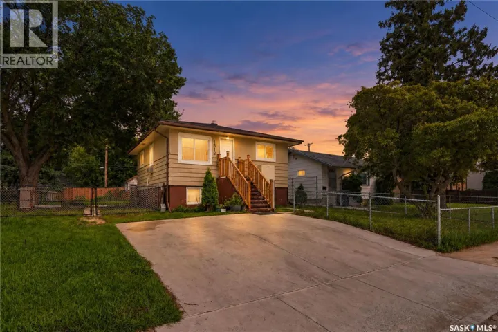 1518 I AVENUE N, Saskatoon, Saskatchewan S7L2J6