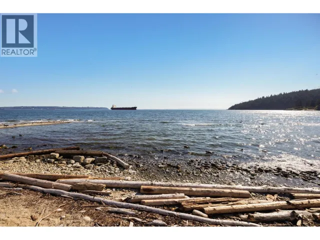 4358 ROSS CRESCENT, West Vancouver, British Columbia V7W1B2