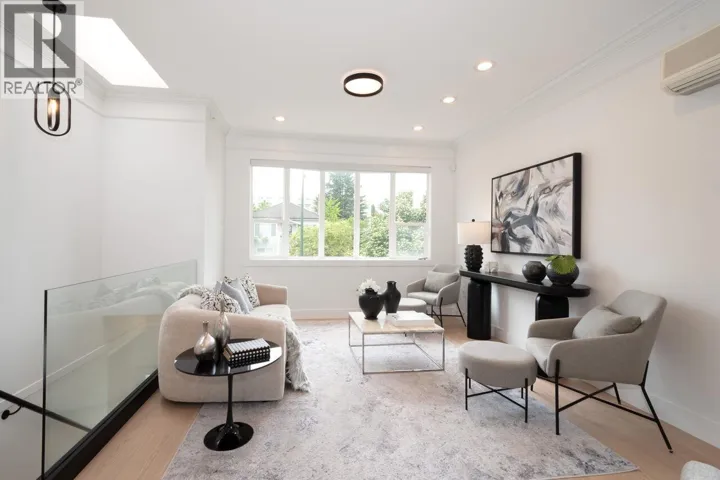 827 E 32ND AVENUE, Vancouver, British Columbia V5V2Y7