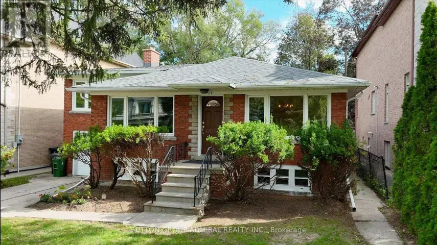 119 CARIBOU ROAD, Toronto (Bedford Park-Nortown), Ontario M5N2B1