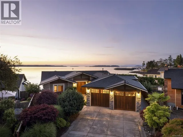 10206 Surfside Pl, Sidney, British Columbia V8L3R5