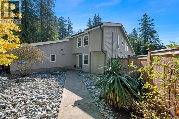 10915 Cedar Lane, North Saanich, British Columbia V8L5R1
