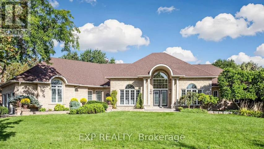36 MAPLEHYRN AVENUE, East Gwillimbury (Sharon), Ontario L0G1V0