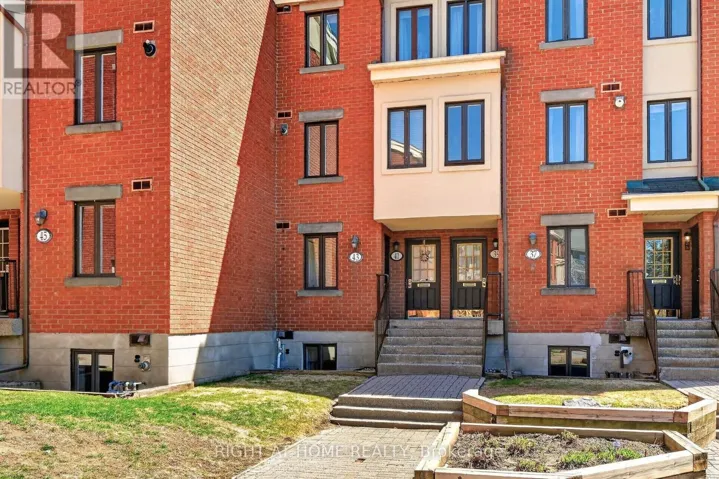 43 CRISPIN PRIVATE, Ottawa, Ontario K1K2T7