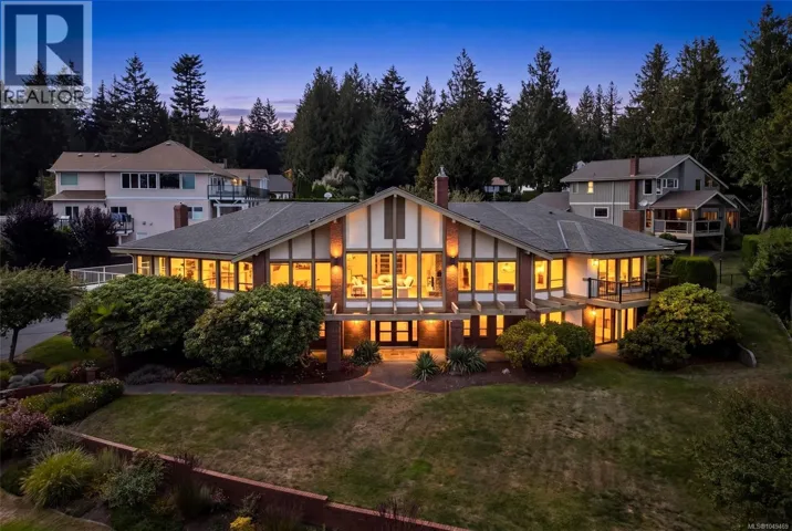 8798 Forest Park Dr, North Saanich, British Columbia V8L5A8