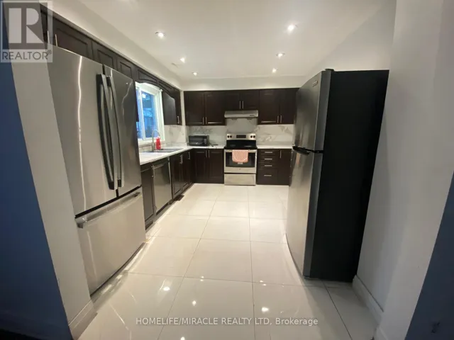 127 FANSHAWE DRIVE, Brampton (Heart Lake West), Ontario L6Z1A8