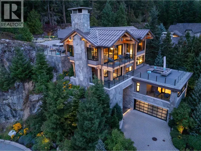7465 TREETOP LANE, Whistler, British Columbia V8E0E9