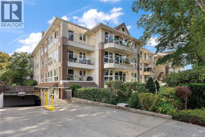 204 1501 Richmond Ave, Victoria, British Columbia V8R4P7