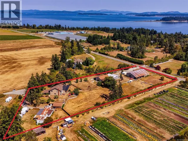 2269 Newman Rd, Central Saanich, British Columbia V8M1T3