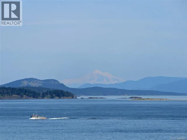 2E 9851 Second St, Sidney, British Columbia V8L3C7