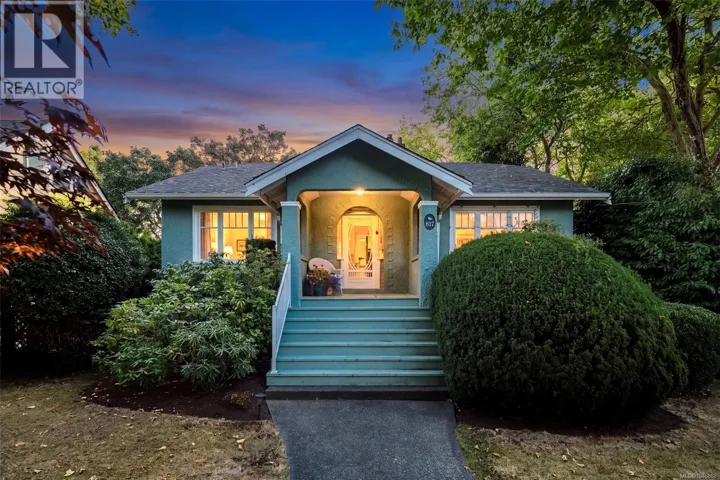 817 St. Patrick St, Oak Bay, British Columbia V8S4X7