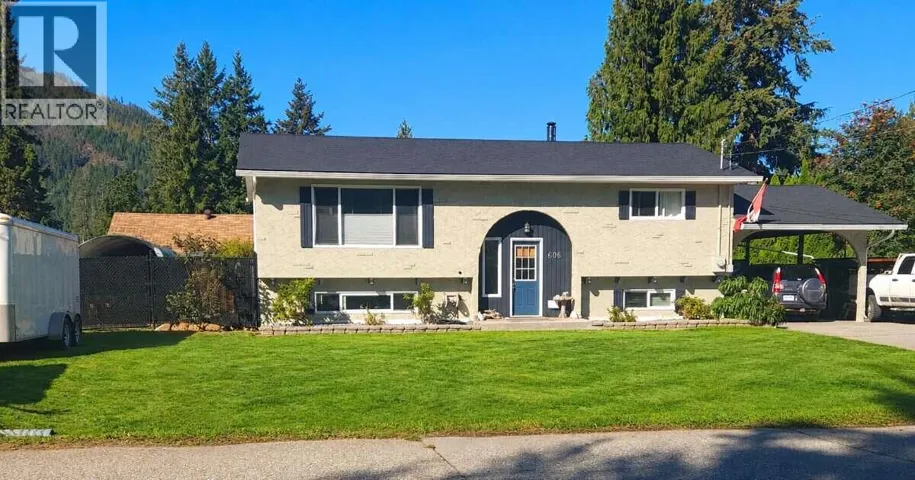 606 Gillis Avenue, Sicamous, British Columbia V0E2V1