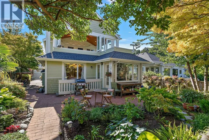 485 Head St SW, Esquimalt, British Columbia V9A5S1