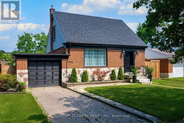 32 CASTLEBAR ROAD, Toronto (Stonegate-Queensway), Ontario M8Z2J5