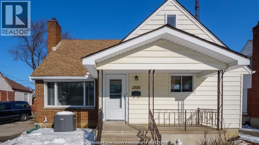 2550 Windermere, Windsor, Ontario N8W2T4