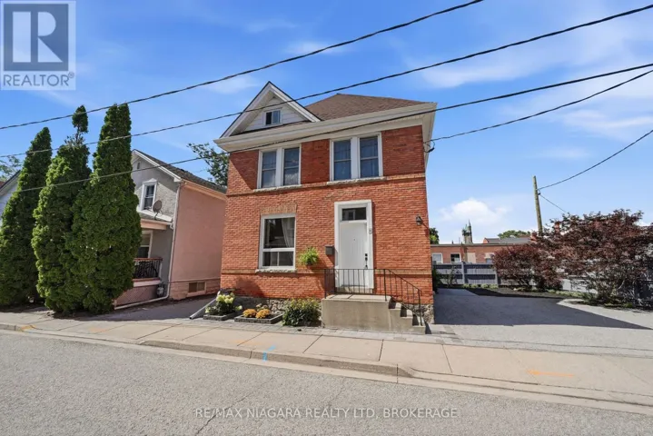 8 TRAFALGAR STREET, St. Catharines (Downtown), Ontario L2R3L7
