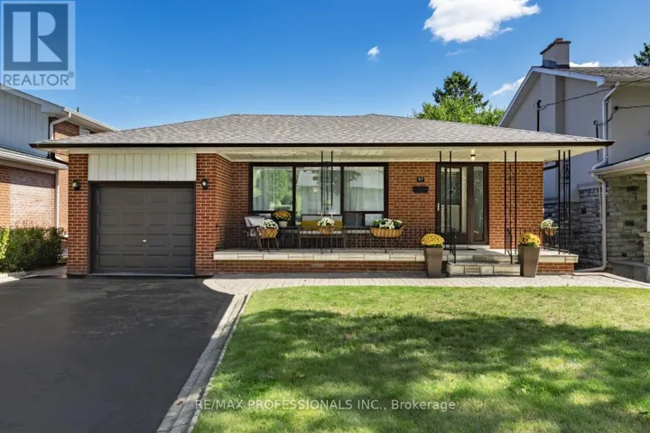 97 FREEMONT AVENUE, Toronto (Humber Heights), Ontario M9P2X1