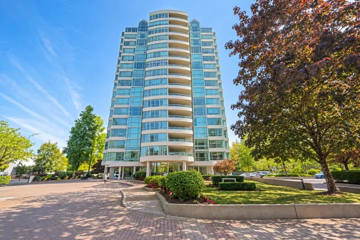 901 15038 101 AVENUE, Surrey, British Columbia V3R0N2