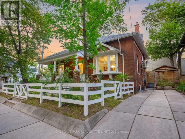 139 HAMMERSMITH AVENUE, Toronto (The Beaches), Ontario M4E2W5