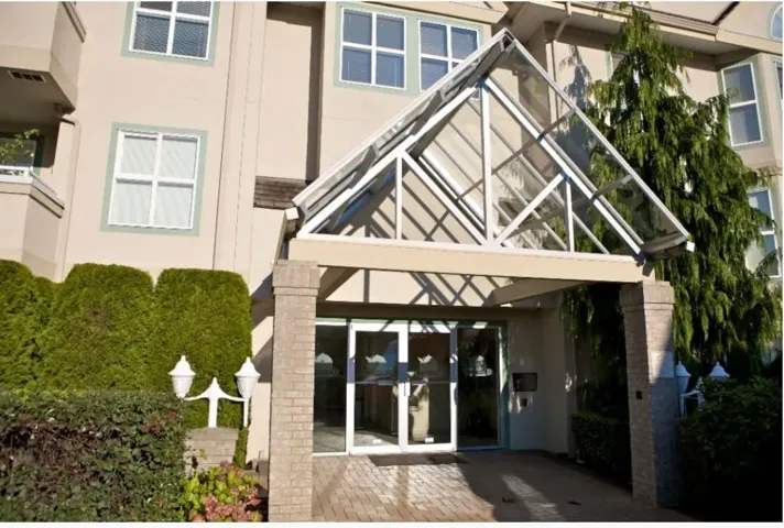205 6557 121 STREET, Surrey, British Columbia V3W1E7