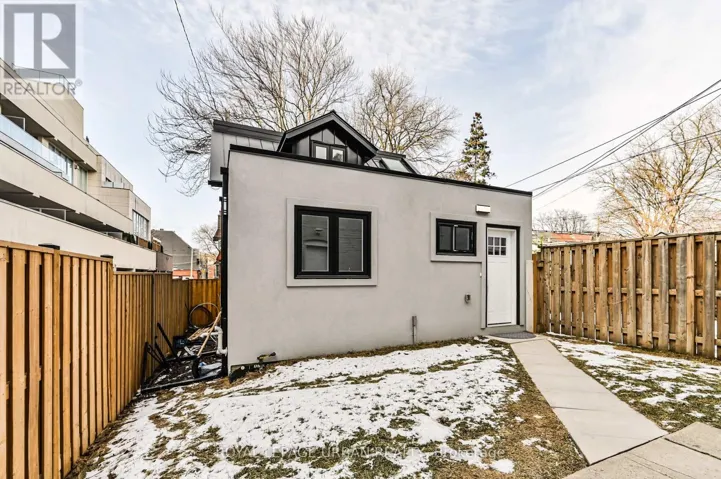 208 WOODBINE AVENUE, Toronto (The Beaches), Ontario M4L3P2