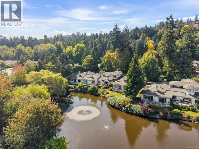 3 4701 Lochside Dr, Saanich, British Columbia V8Y3E2