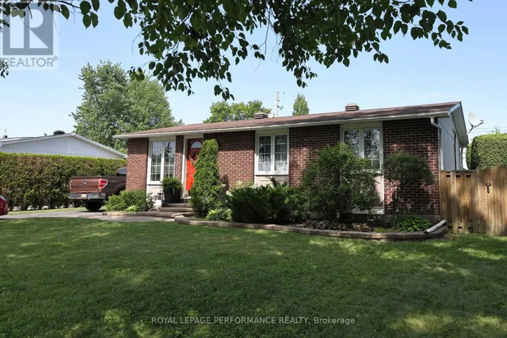 1497 BLACKHEATH STREET, Ottawa, Ontario K1E1K6