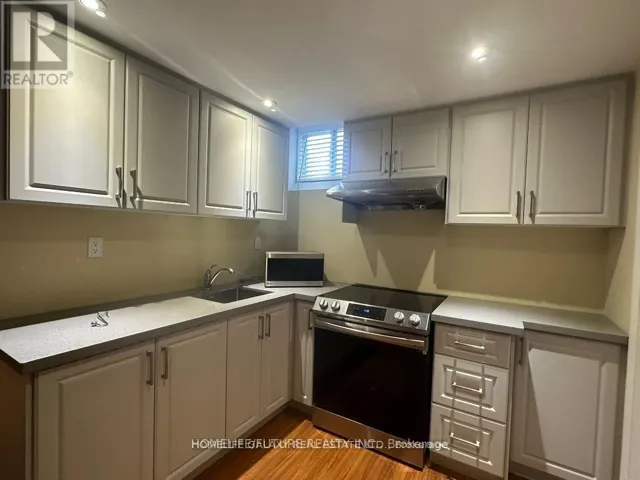 BSMT - 11 CLAIR AVENUE, Whitby (Brooklin), Ontario L1M2G8