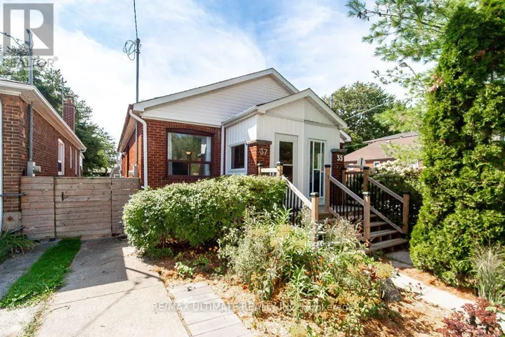 37 GOWAN AVENUE, Toronto (Broadview North), Ontario M4K2C8