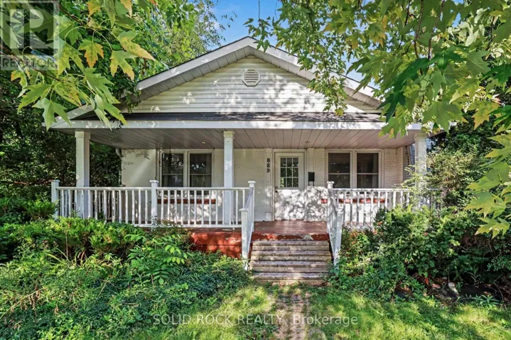 889 MOUNTAINVIEW AVENUE, Ottawa, Ontario K2B5G1