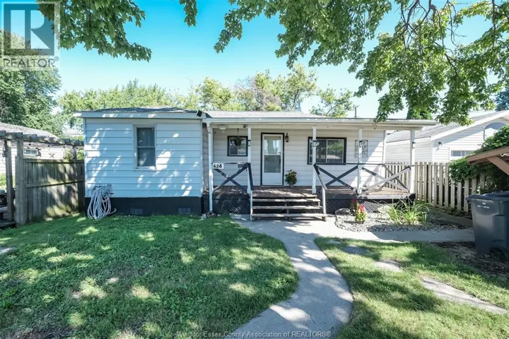624 CHARLES, Windsor, Ontario N8X3G5