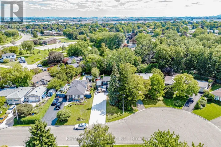 44 DELORAINE DRIVE, Brampton (Southgate), Ontario L6T1T7