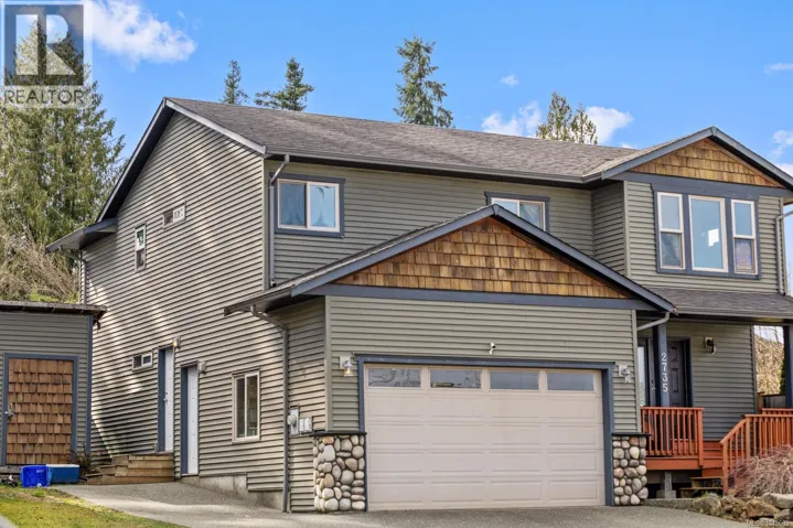 2735 Rydal Ave, Cumberland, British Columbia V0R1S0