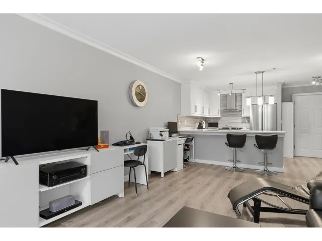 320 12083 92A AVENUE, Surrey, British Columbia V3V8C8