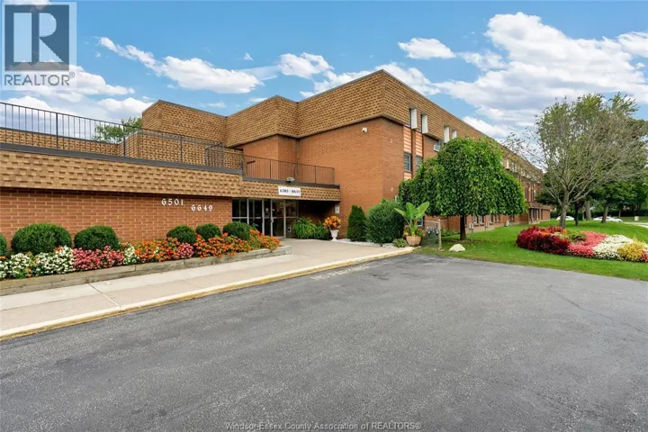 6639 THORNBERRY, Windsor, Ontario N8T3A6