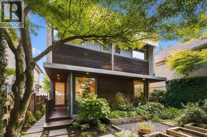 3008 VICTORIA DRIVE, Vancouver, British Columbia V5N4M1