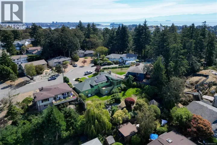 1189 Highrock Pl, Esquimalt, British Columbia V9A4W1