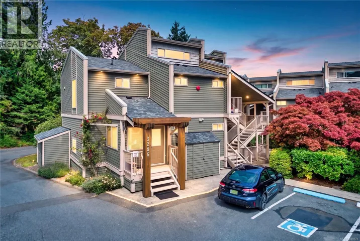 202 3295 Island Hwy W, Qualicum Beach, British Columbia V9K2C6