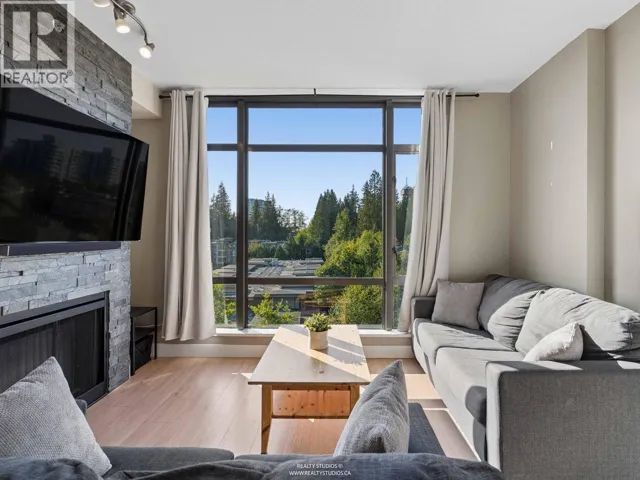 901 9300 UNIVERSITY CRESCENT, Burnaby, British Columbia V5A4X9
