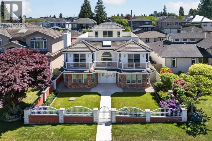 8026 18TH AVENUE, Burnaby, British Columbia V3N1J8