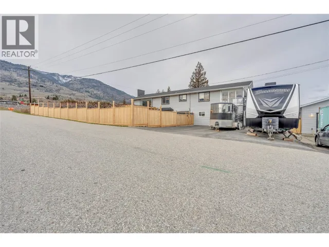386 Road 11 Road, Oliver, British Columbia V0H1T1