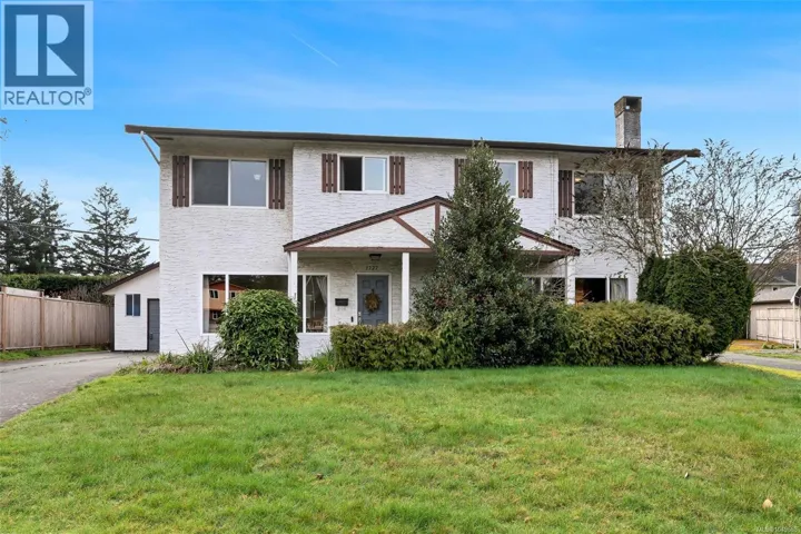 1725/1727 Ashdale Pl, Saanich, British Columbia V8N1P1