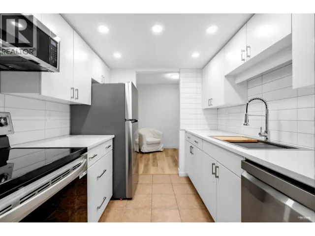 107 2925 GLEN DRIVE, Coquitlam, British Columbia V3B7H9