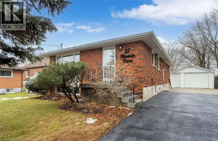 27 BLENHEIM Drive, Stoney Creek, Ontario L8E1W1
