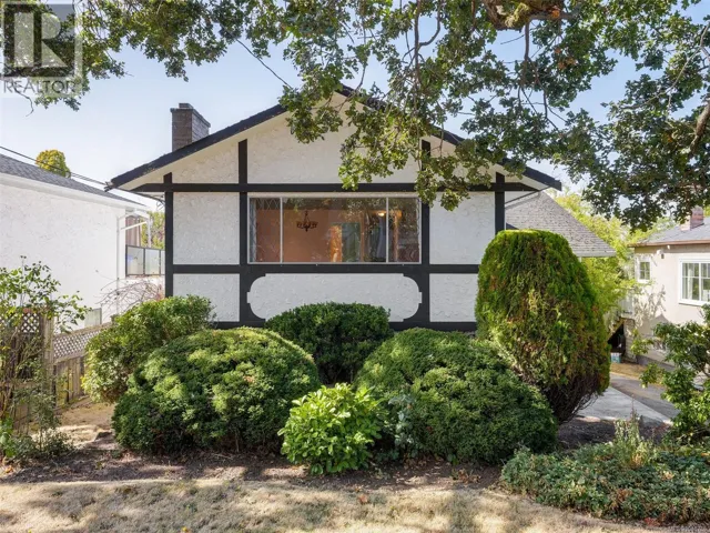 3116 Yew St, Victoria, British Columbia V8X5J2