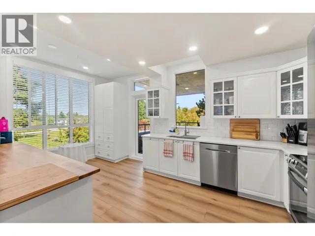 221 12873 RAILWAY AVENUE, Richmond, British Columbia V7E6K3