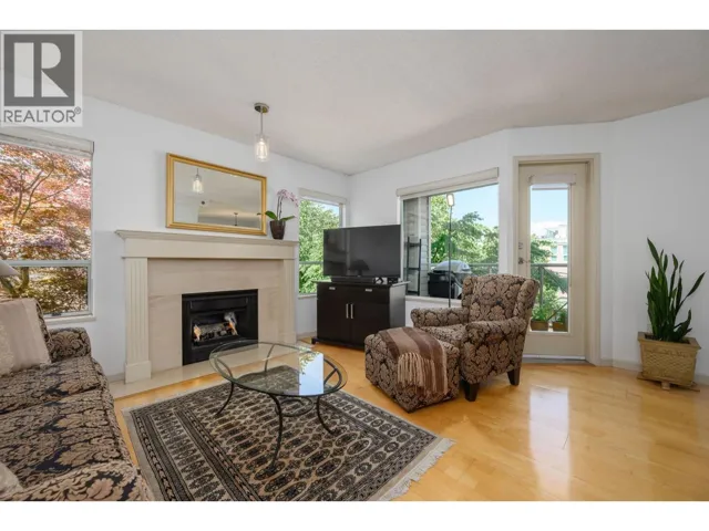 212 910 W 8TH AVENUE, Vancouver, British Columbia V5Z1E5